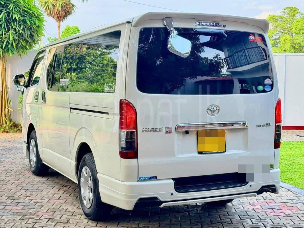 Toyota Hiace 2011 - භාවිතා කරන ලද වෑන් රථය sale in Sri Lanka - patpat.lk
