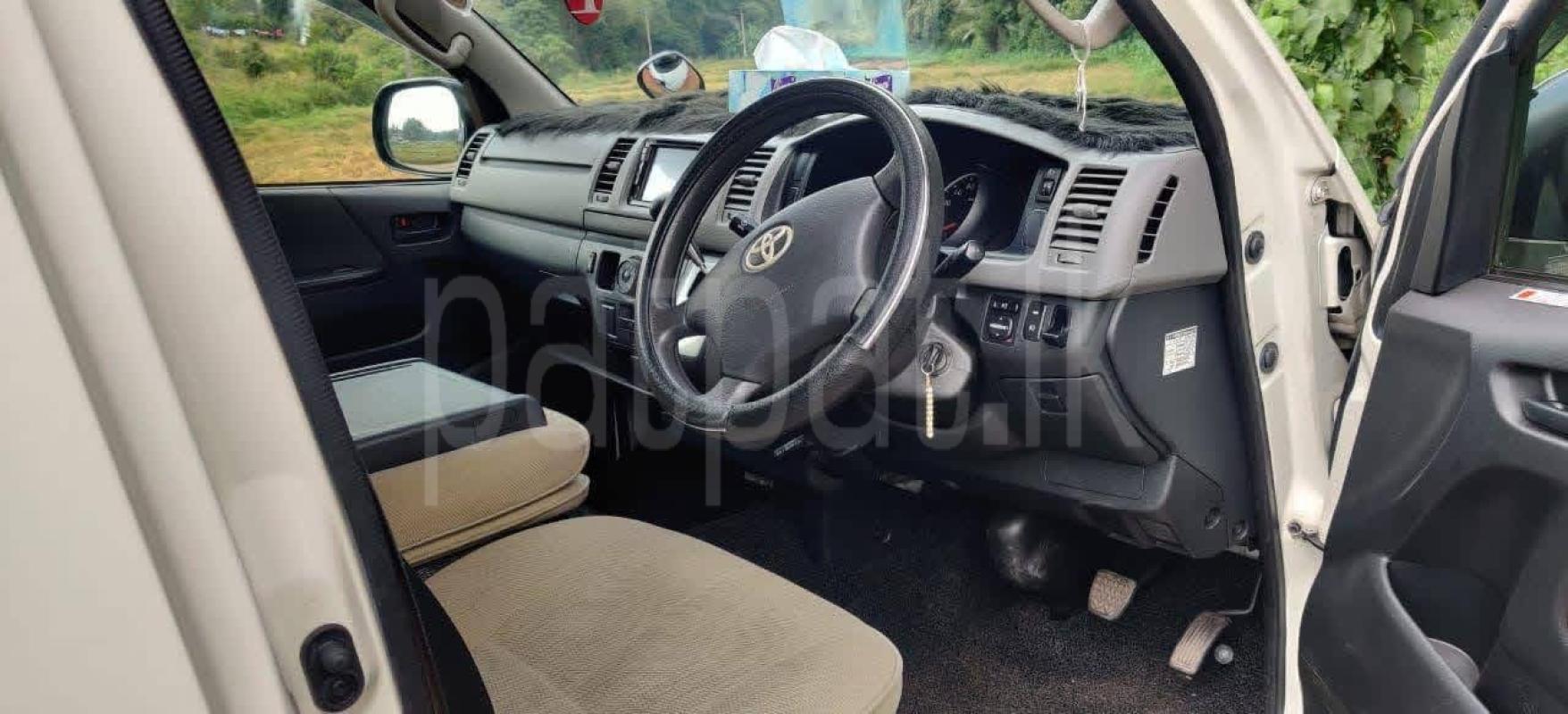 Toyota Hiace 2013 - பயன்படுத்தப்பட்டது வேன் sale in Sri Lanka - patpat.lk