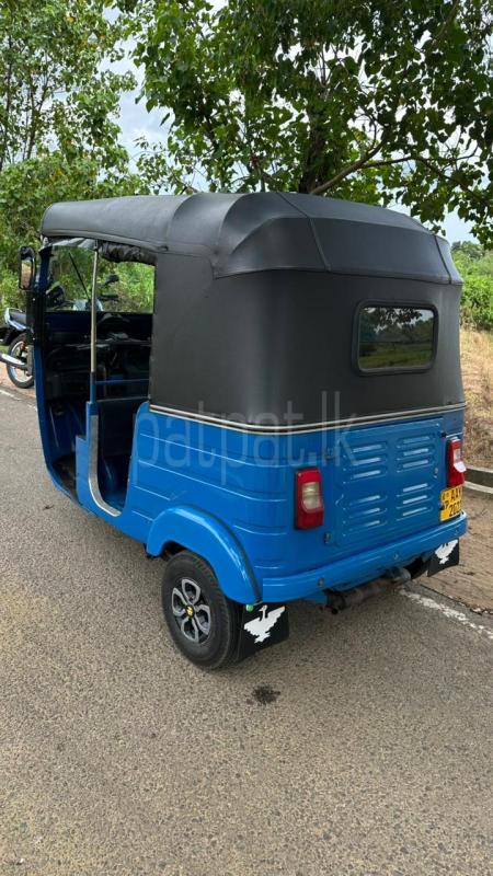 Bajaj Three Wheel 2015 - භාවිතා කරන ලද ත්‍රිරෝද රථය sale in Sri Lanka - patpat.lk