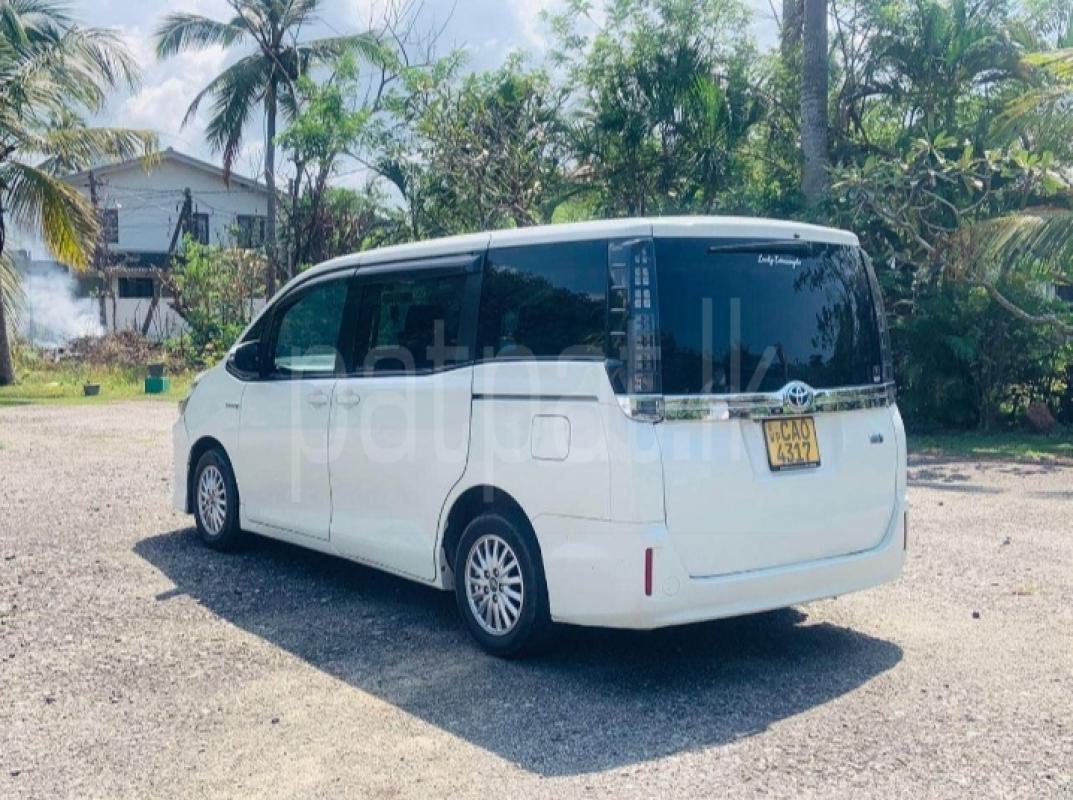 Toyota Voxy 2014 - Used Van sale in Sri Lanka - patpat.lk