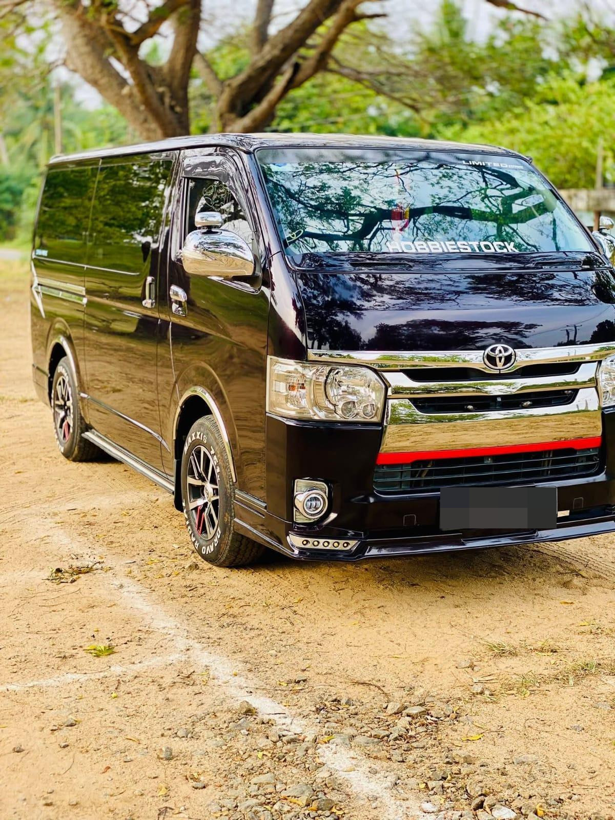 Toyota Hiace 2015 - භාවිතා කරන ලද වෑන් රථය sale in Sri Lanka - patpat.lk