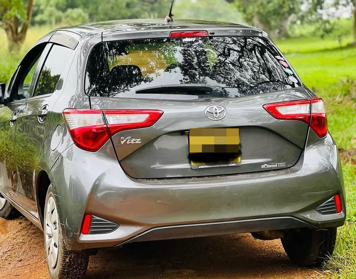 Toyota Vitz 2017 - பயன்படுத்தப்பட்டது கார் sale in Sri Lanka - patpat.lk
