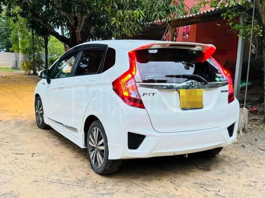 Honda Fit 2015 - பயன்படுத்தப்பட்டது கார் sale in Sri Lanka - patpat.lk