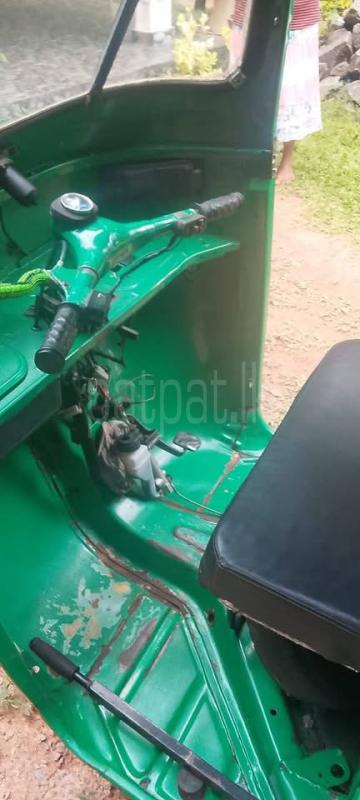 Bajaj 2 stroke 2005 - பயன்படுத்தப்பட்டது முச்சக்கர வண்டி sale in Sri Lanka - patpat.lk