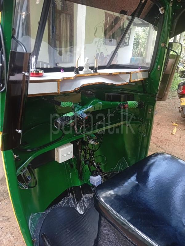 Bajaj Three Wheel 2006 - பயன்படுத்தப்பட்டது முச்சக்கர வண்டி sale in Sri Lanka - patpat.lk