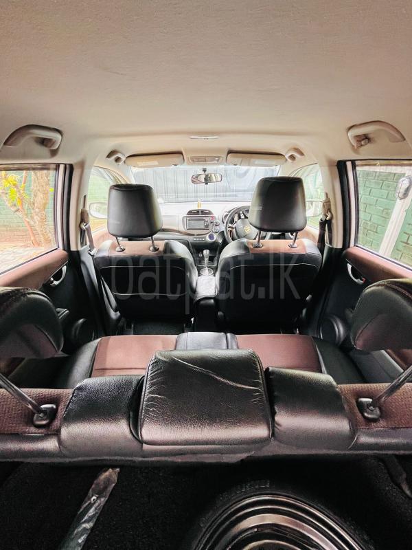 Honda FIT SHUTTLE 2012 - பயன்படுத்தப்பட்டது கார் sale in Sri Lanka - patpat.lk