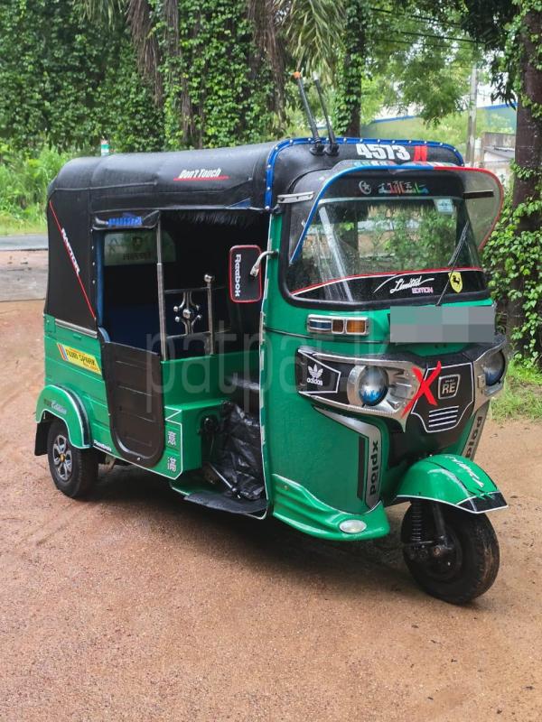 Bajaj Three Wheel 2015 - பயன்படுத்தப்பட்டது முச்சக்கர வண்டி sale in Sri Lanka - patpat.lk