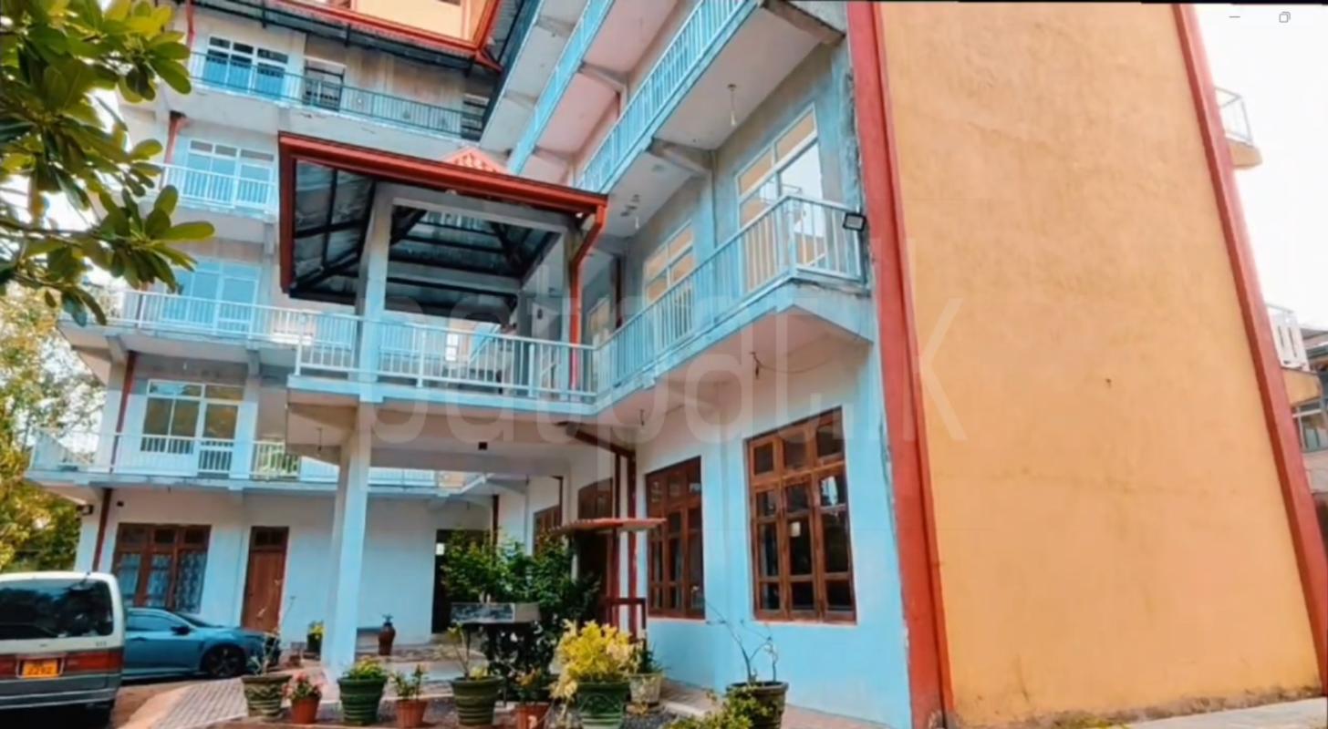 Building for Rent in Narahenpita (Colombo 05)