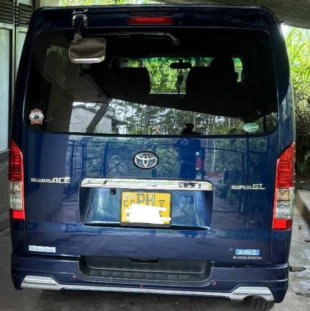 Toyota Hiace 2011 - பயன்படுத்தப்பட்டது வேன் sale in Sri Lanka - patpat.lk
