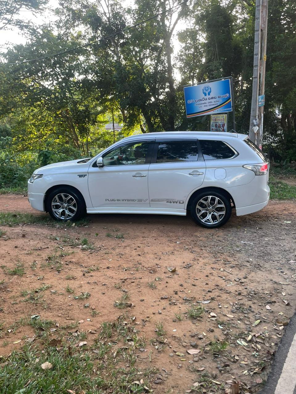 Mitsubishi Outlander 2014 - Used SUV sale in Sri Lanka - patpat.lk