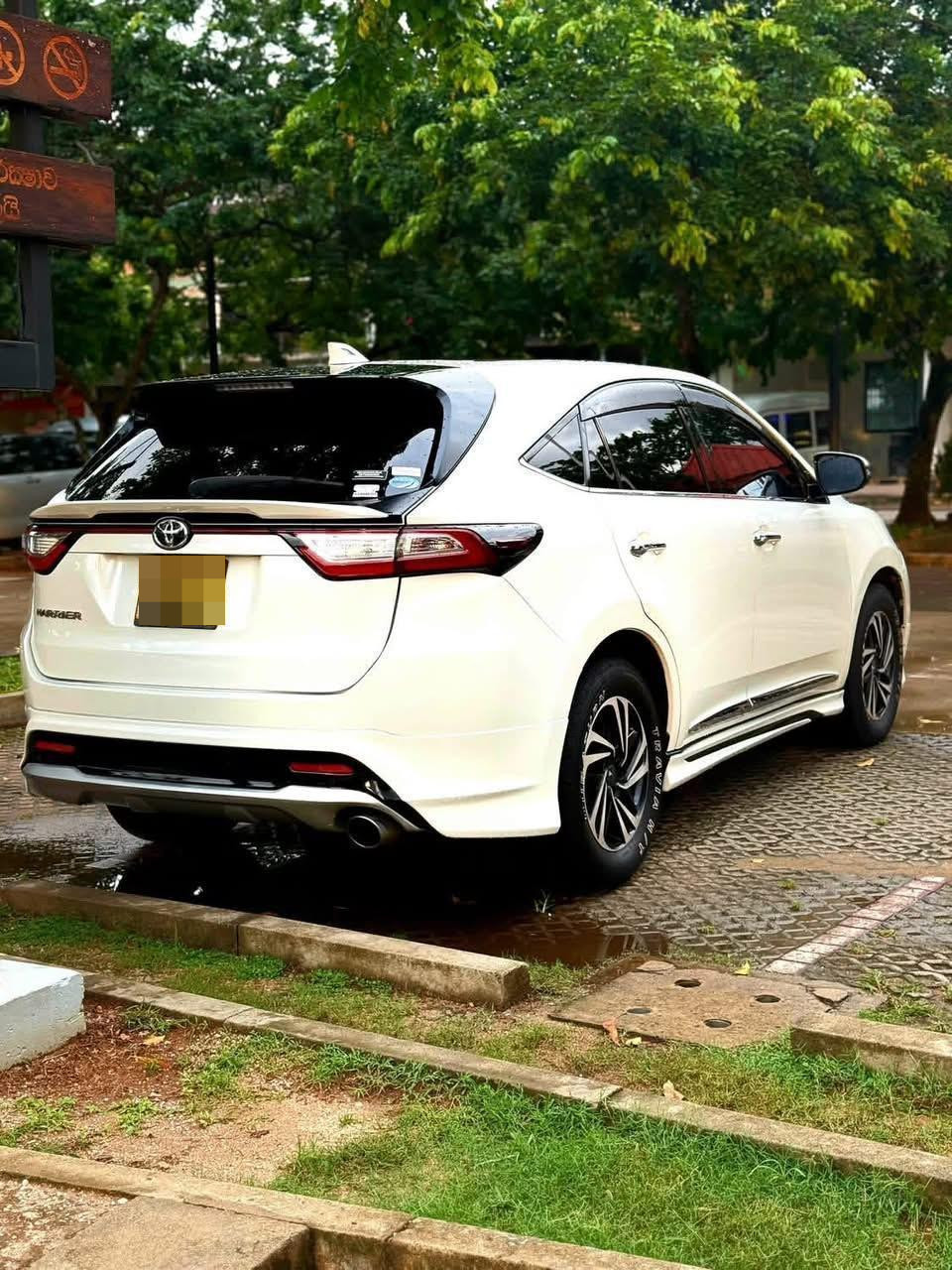 Toyota Harrier 2017 - Used SUV sale in Sri Lanka - patpat.lk