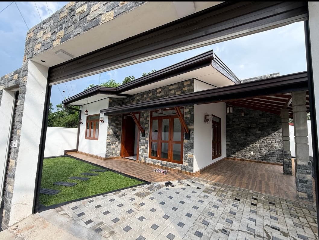 House for Sale in Athurugiriya