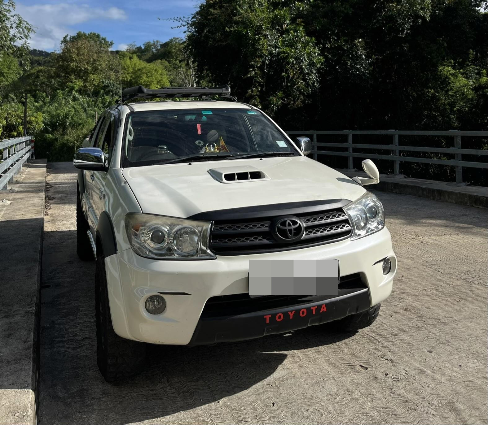 Toyota Hilux 2007 - භාවිතා කරන ලද භාණ්ඩ ප්‍රවාහන sale in Sri Lanka - patpat.lk