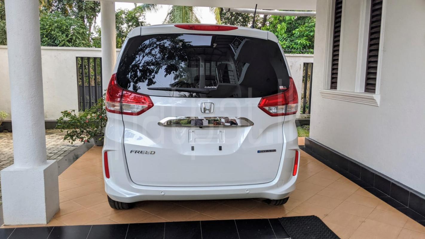 Honda Freed 2024 - Reconditioned Van sale in Sri Lanka - patpat.lk