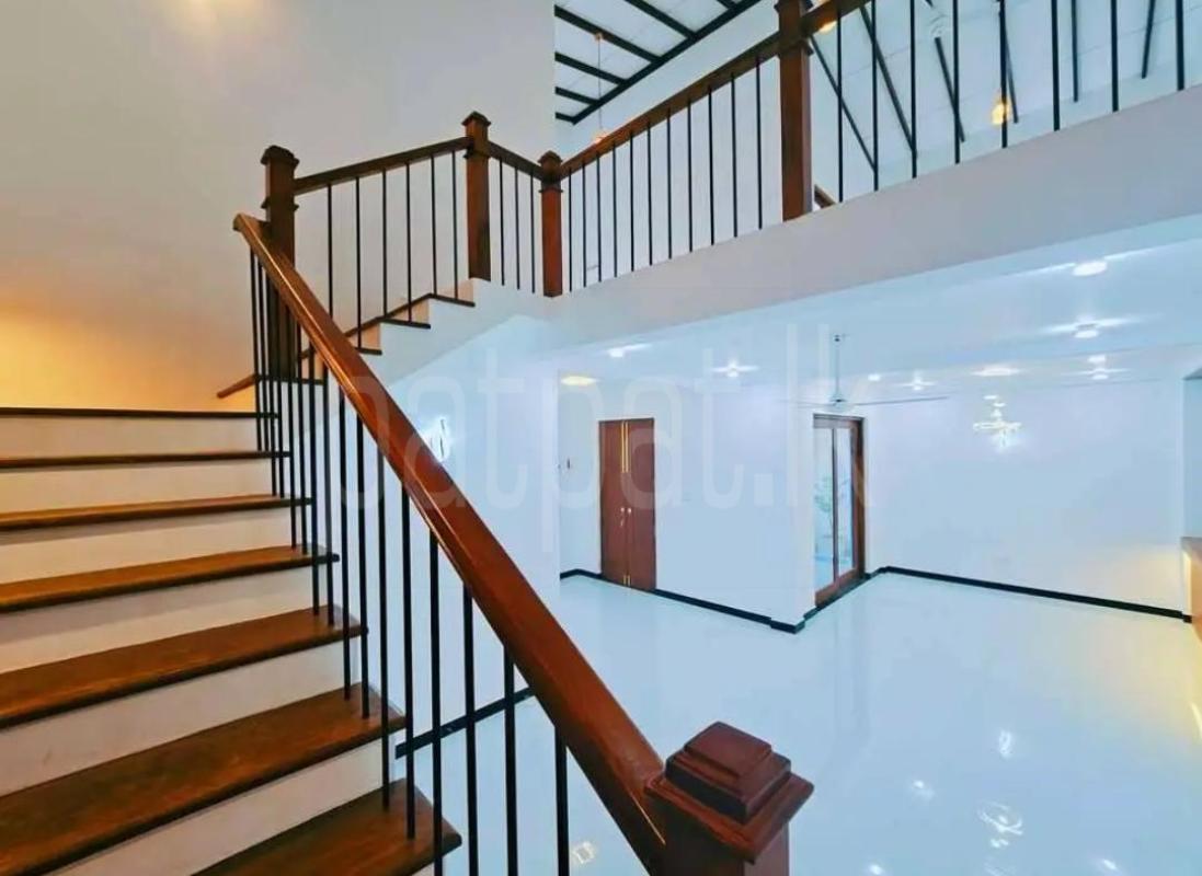 House for Sale in Athurugiriya