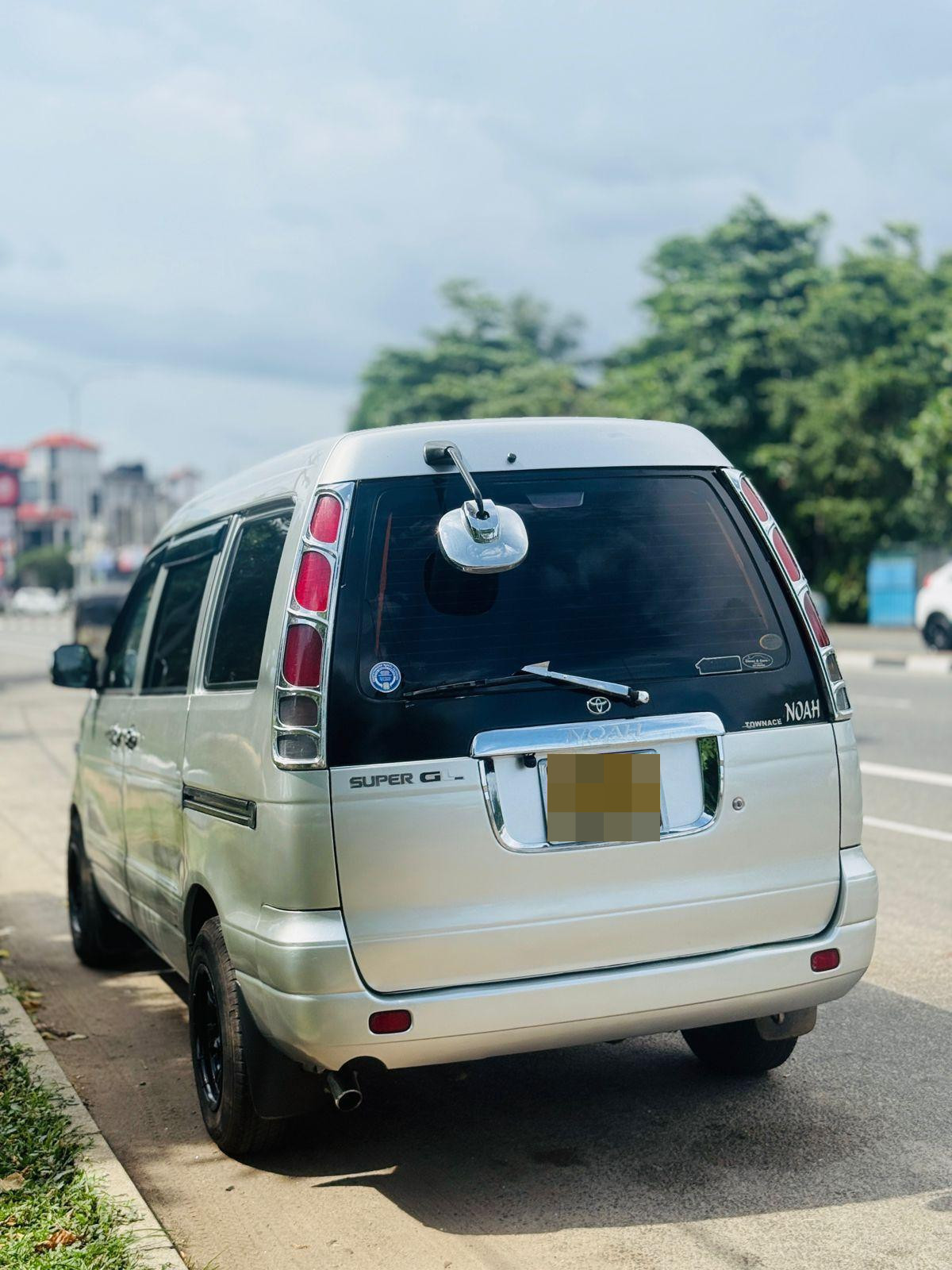 Toyota NOHA 2001 - பயன்படுத்தப்பட்டது வேன் sale in Sri Lanka - patpat.lk