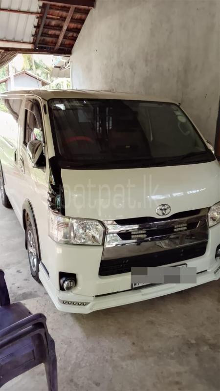 Toyota Hiace 2017 - பயன்படுத்தப்பட்டது வேன் sale in Sri Lanka - patpat.lk
