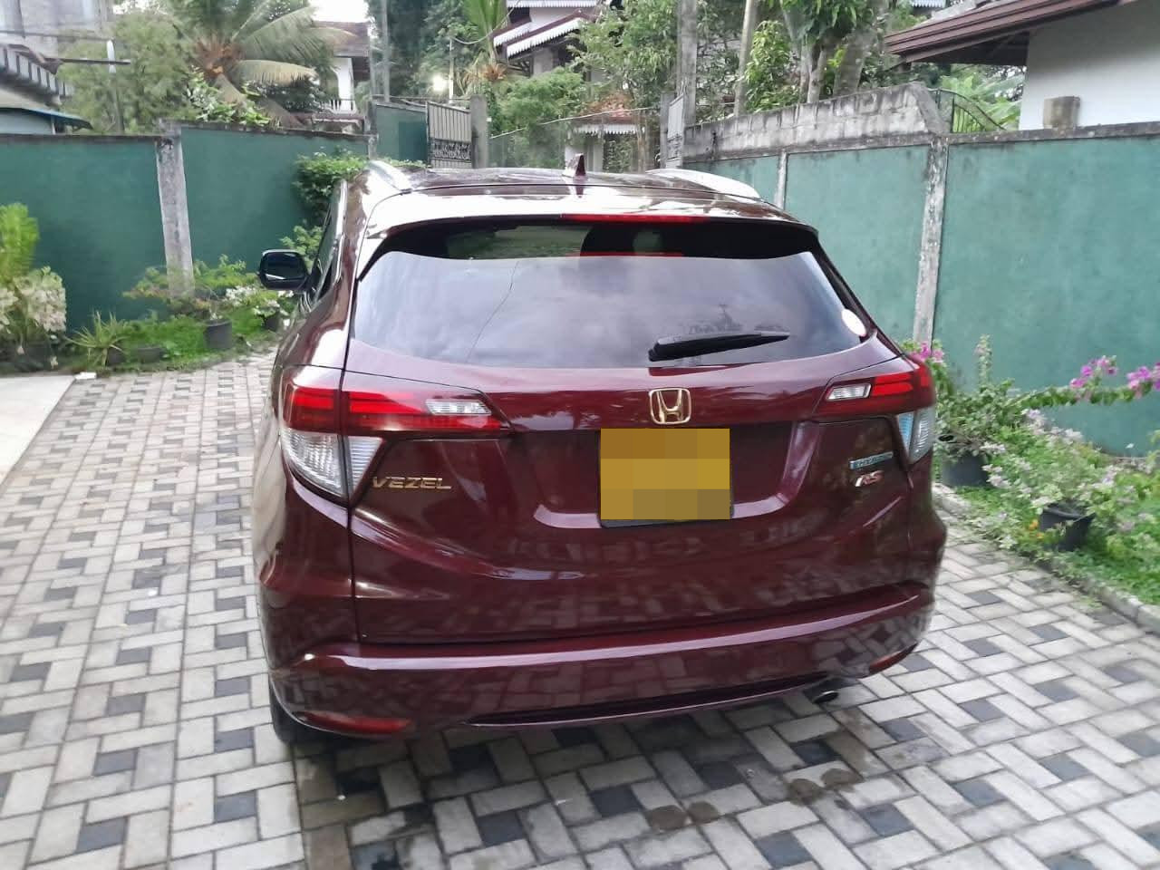 Honda Vezel 2014 - பயன்படுத்தப்பட்டது SUV sale in Sri Lanka - patpat.lk