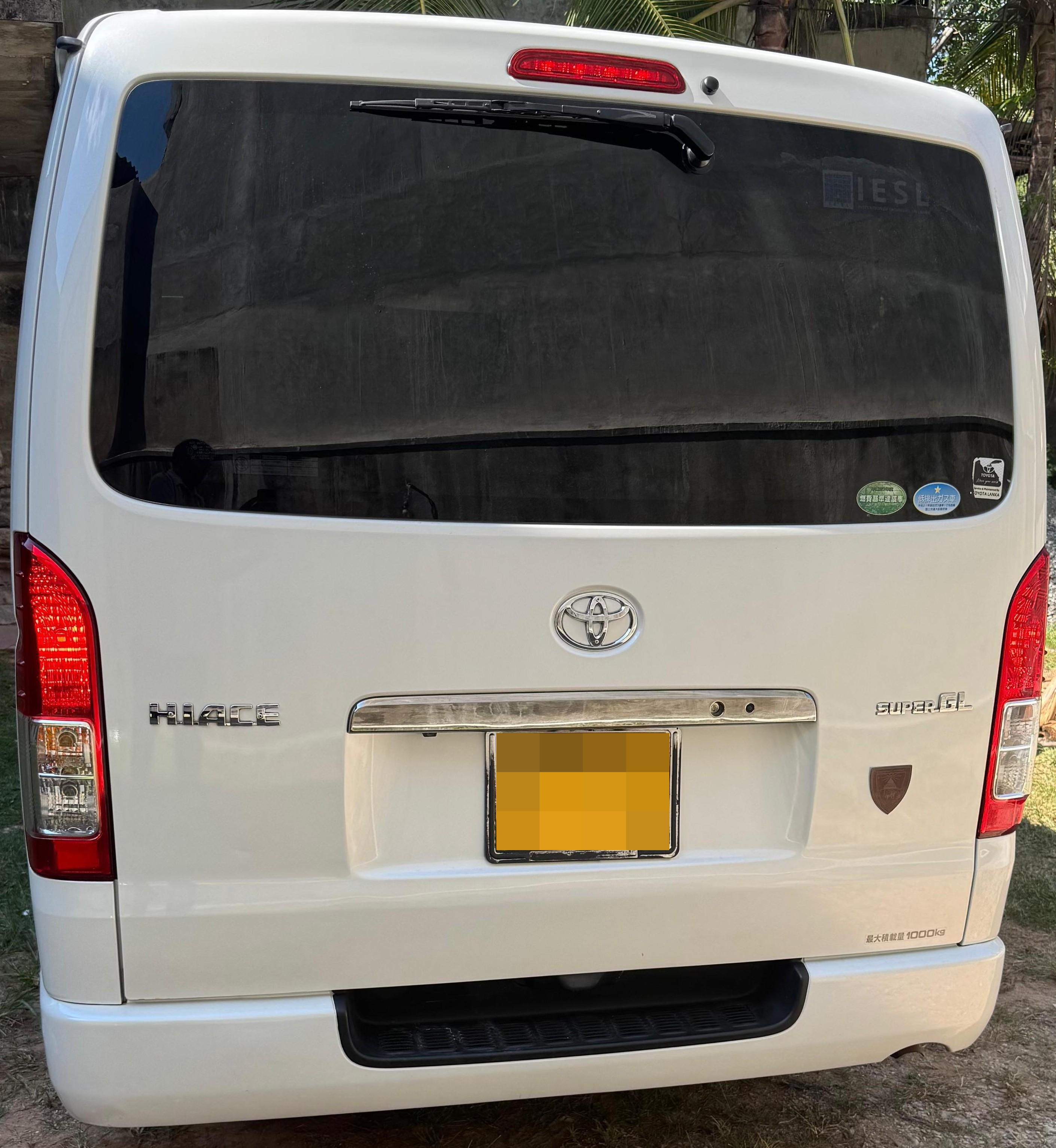 Toyota Hiace 2017 - භාවිතා කරන ලද වෑන් රථය sale in Sri Lanka - patpat.lk