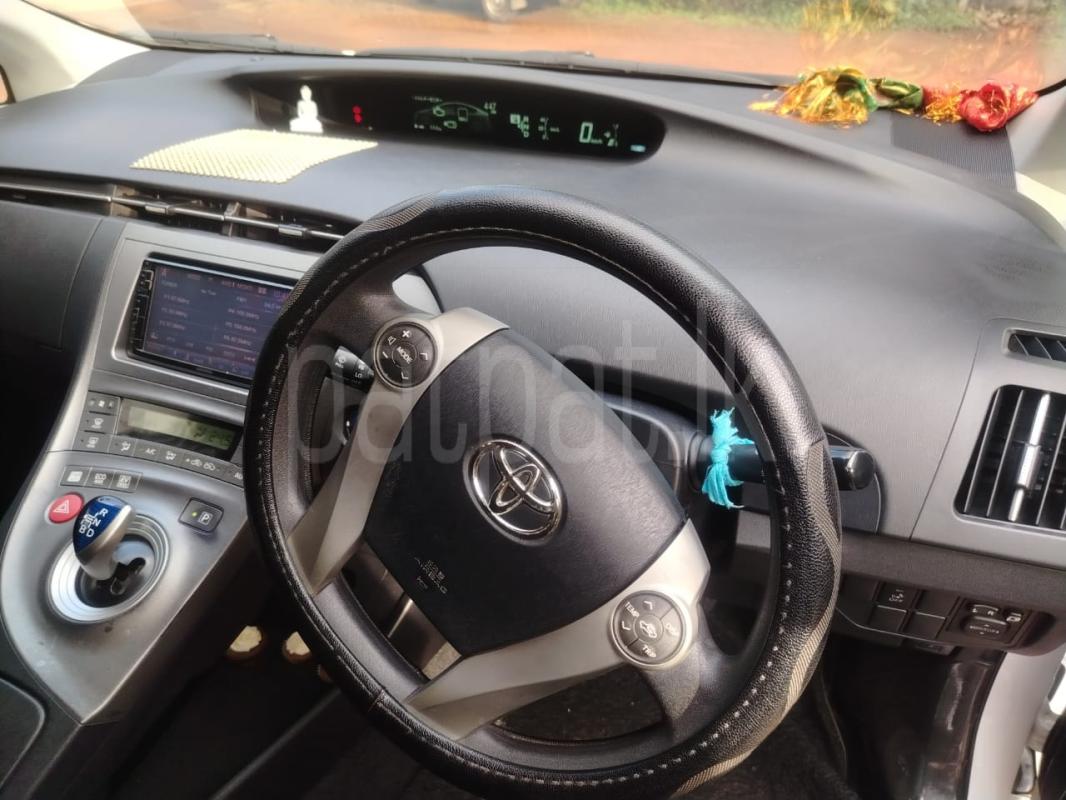 Toyota Prius 2014 - பயன்படுத்தப்பட்டது கார் sale in Sri Lanka - patpat.lk