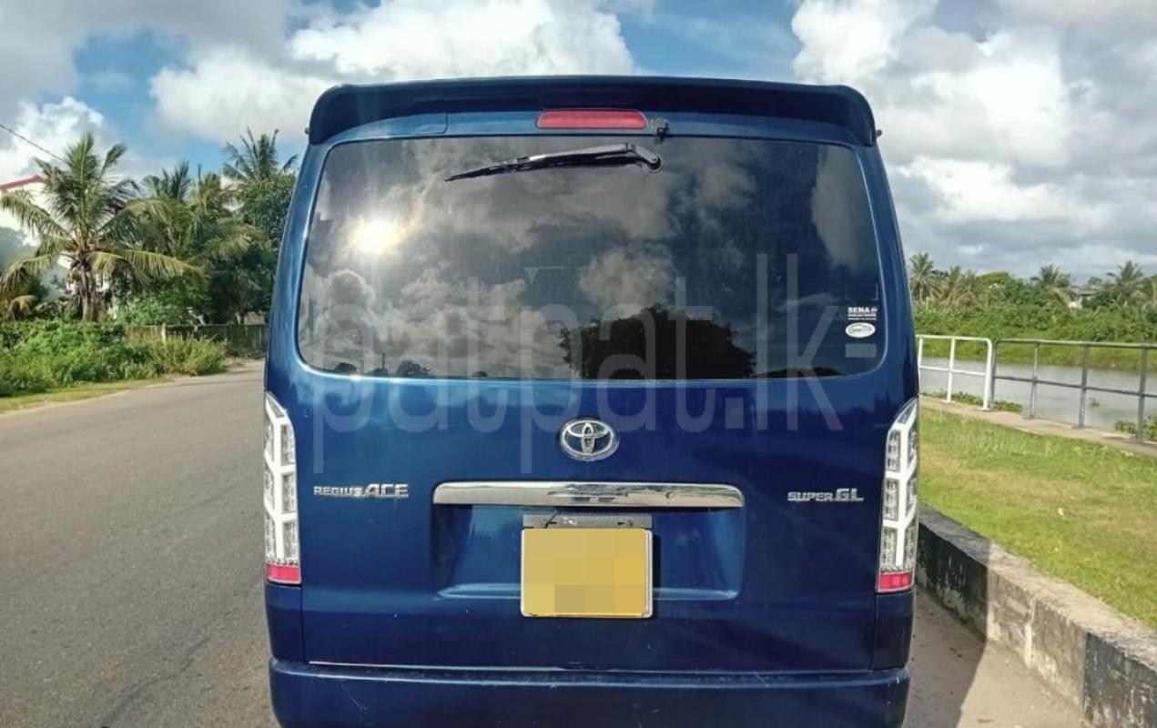 Toyota Super GL 2005 - பயன்படுத்தப்பட்டது வேன் sale in Sri Lanka - patpat.lk
