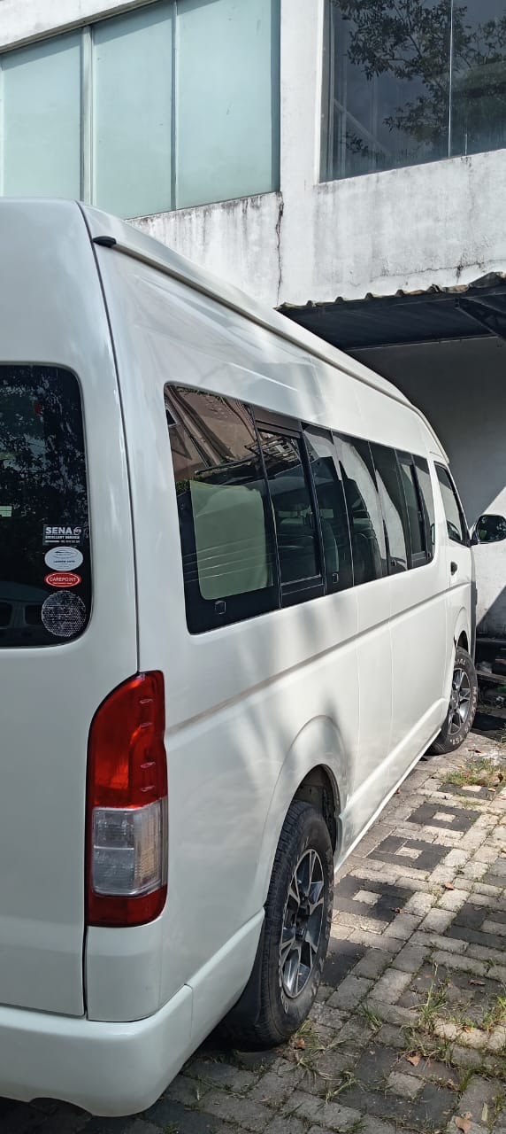 Toyota Hiace 2011 - භාවිතා කරන ලද වෑන් රථය sale in Sri Lanka - patpat.lk