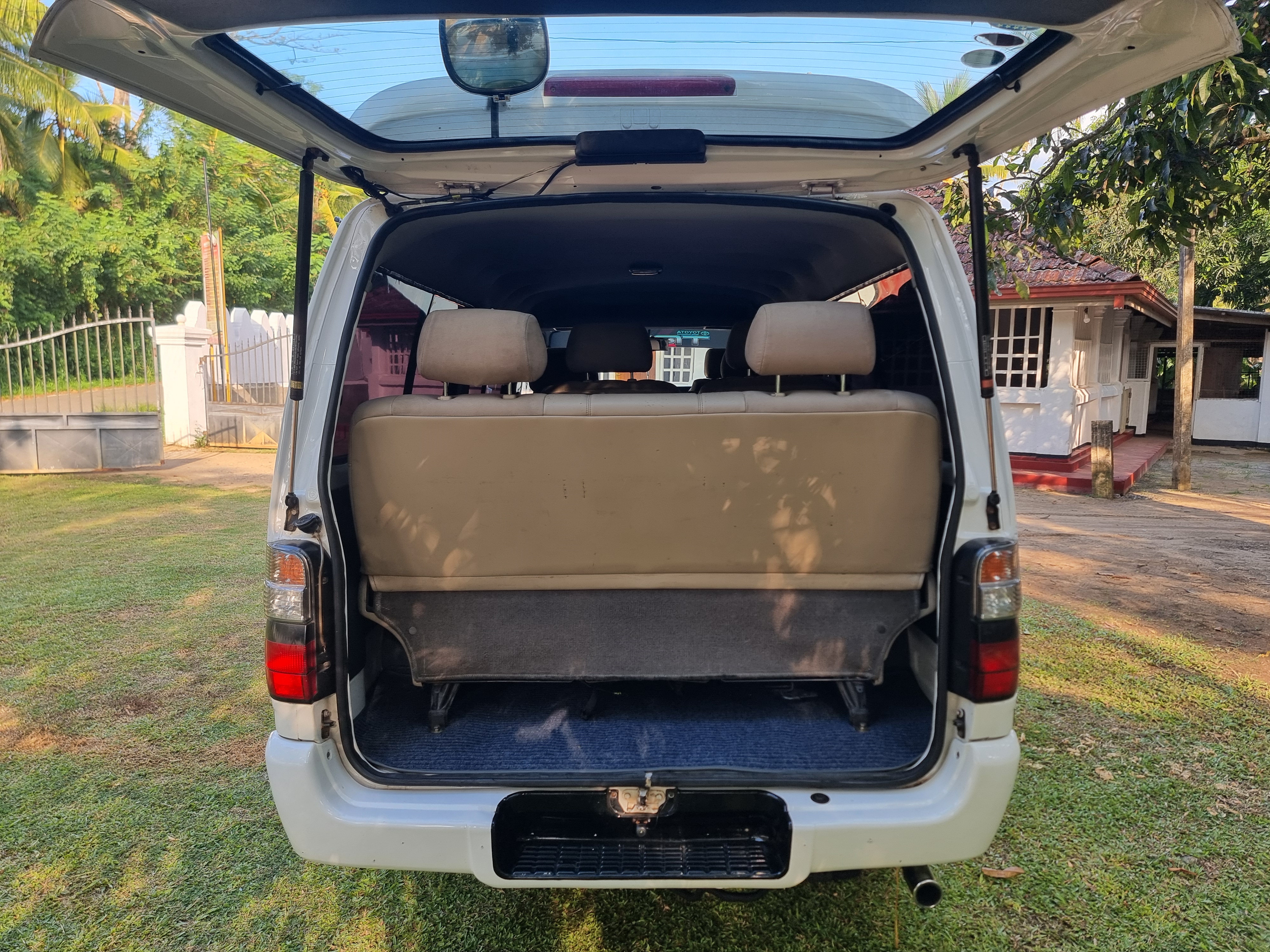 Toyota Hiace 1997 - Used Van sale in Sri Lanka - patpat.lk