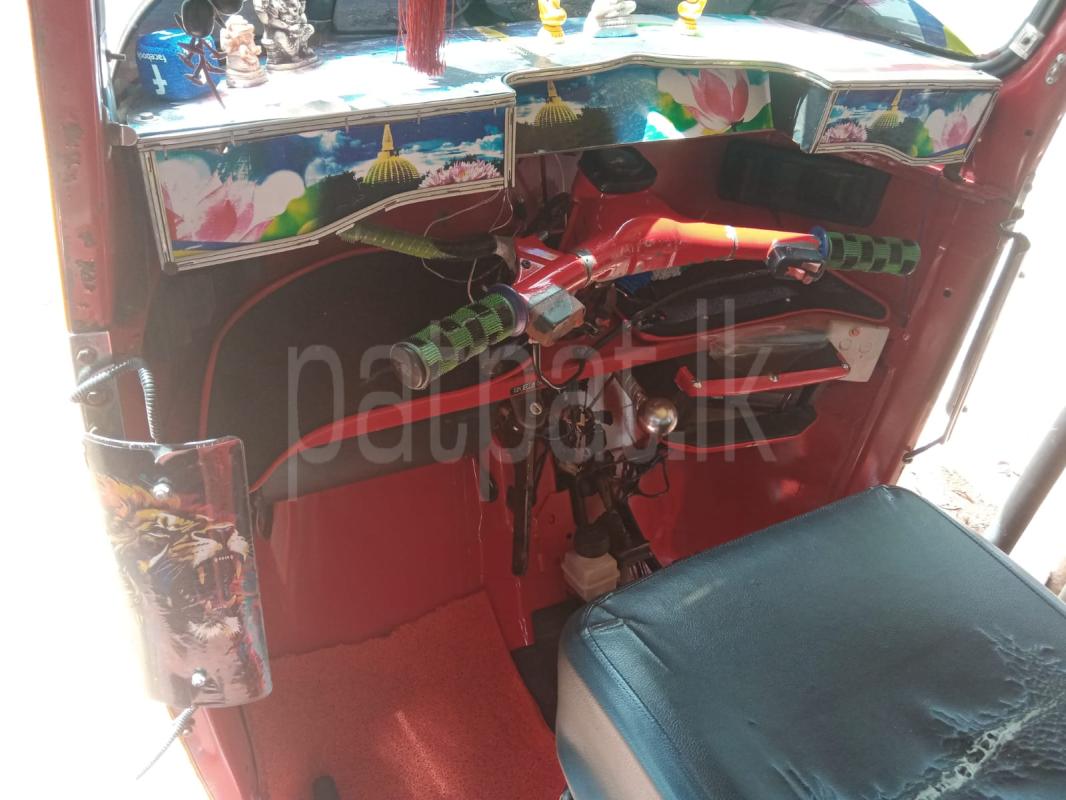 Bajaj Three Wheel 2006 - பயன்படுத்தப்பட்டது முச்சக்கர வண்டி sale in Sri Lanka - patpat.lk