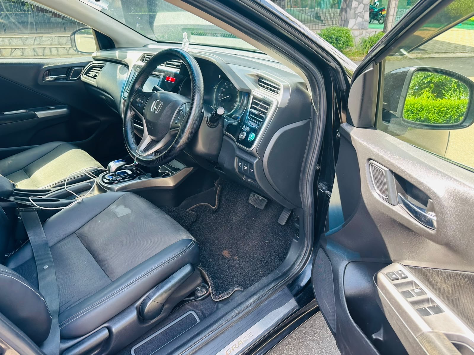 Honda Grace 2016 - பயன்படுத்தப்பட்டது கார் sale in Sri Lanka - patpat.lk