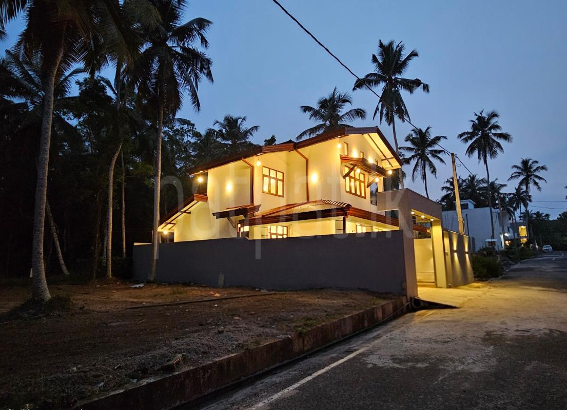 Advertisement image 12