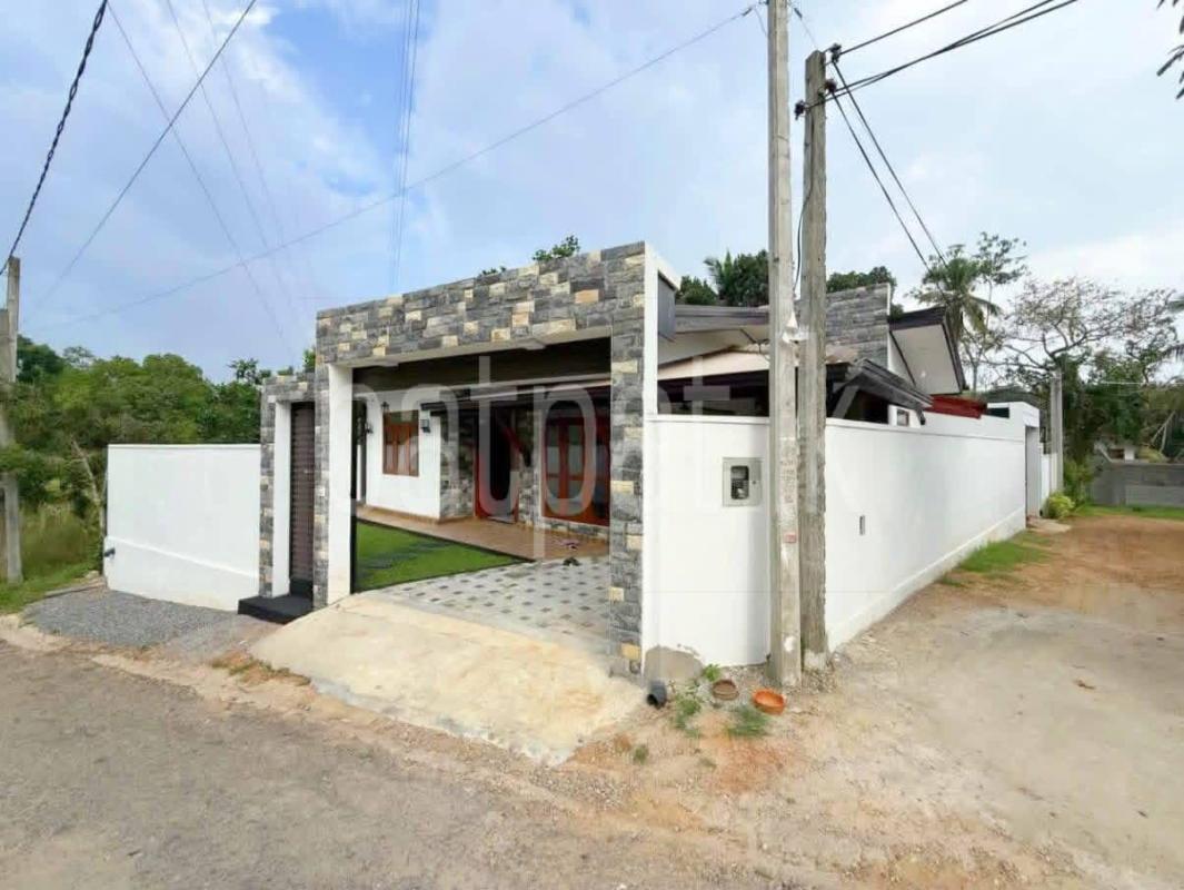 House for Sale in Athurugiriya