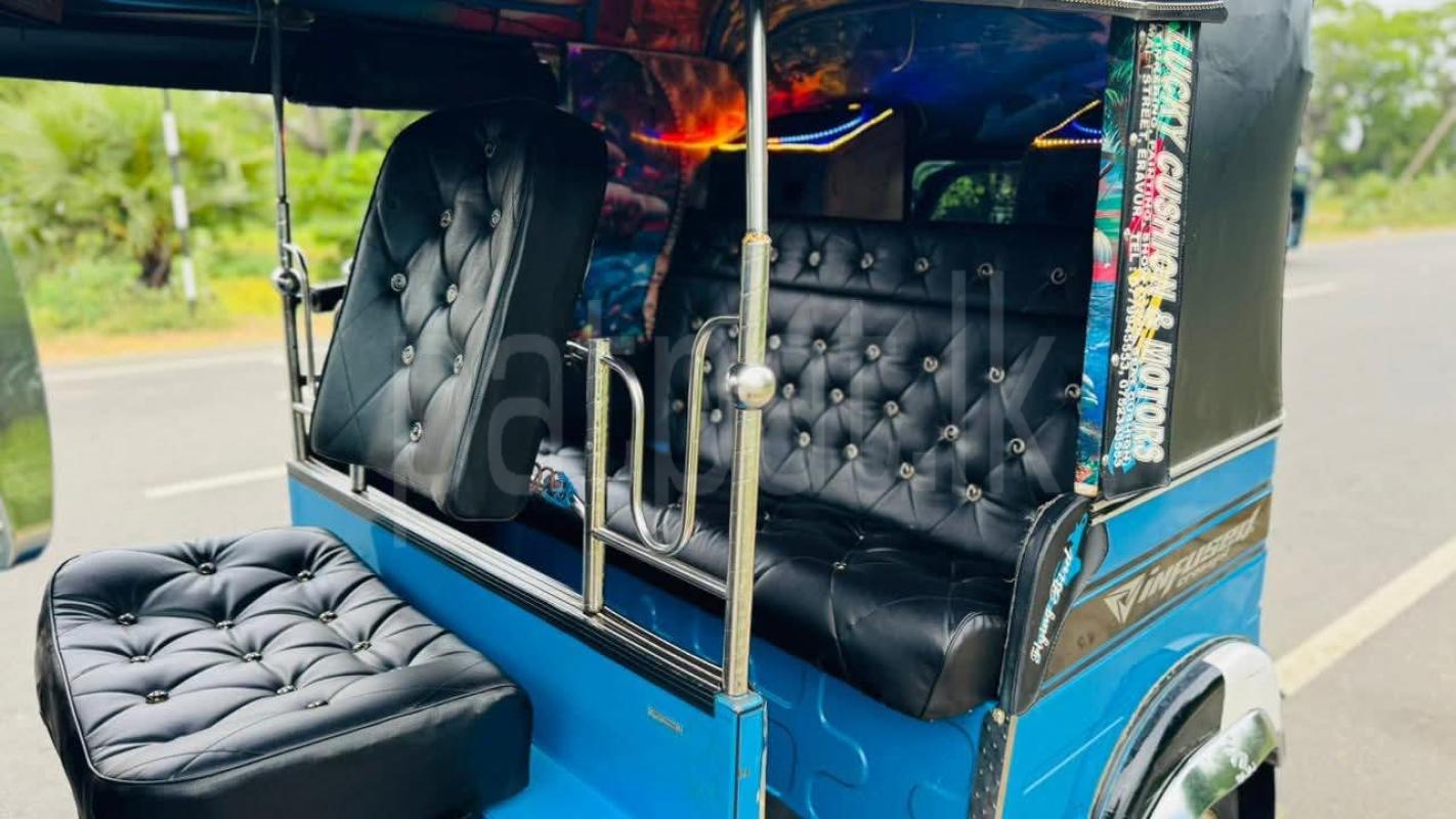 Bajaj Three Wheel 2015 - Reconditioned Three wheeler sale in Sri Lanka - patpat.lk