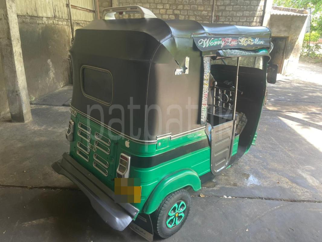 Bajaj 4 stroke 2014 - Reconditioned Three wheeler sale in Sri Lanka - patpat.lk
