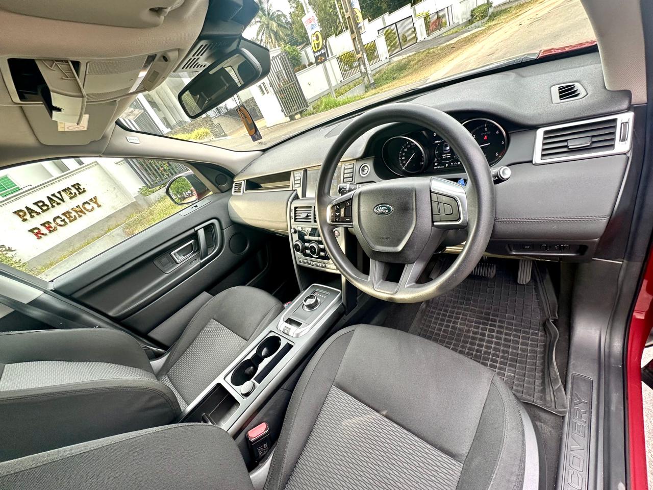 Land Rover Discovery 2017 - භාවිතා කරන ලද SUV රථය sale in Sri Lanka - patpat.lk