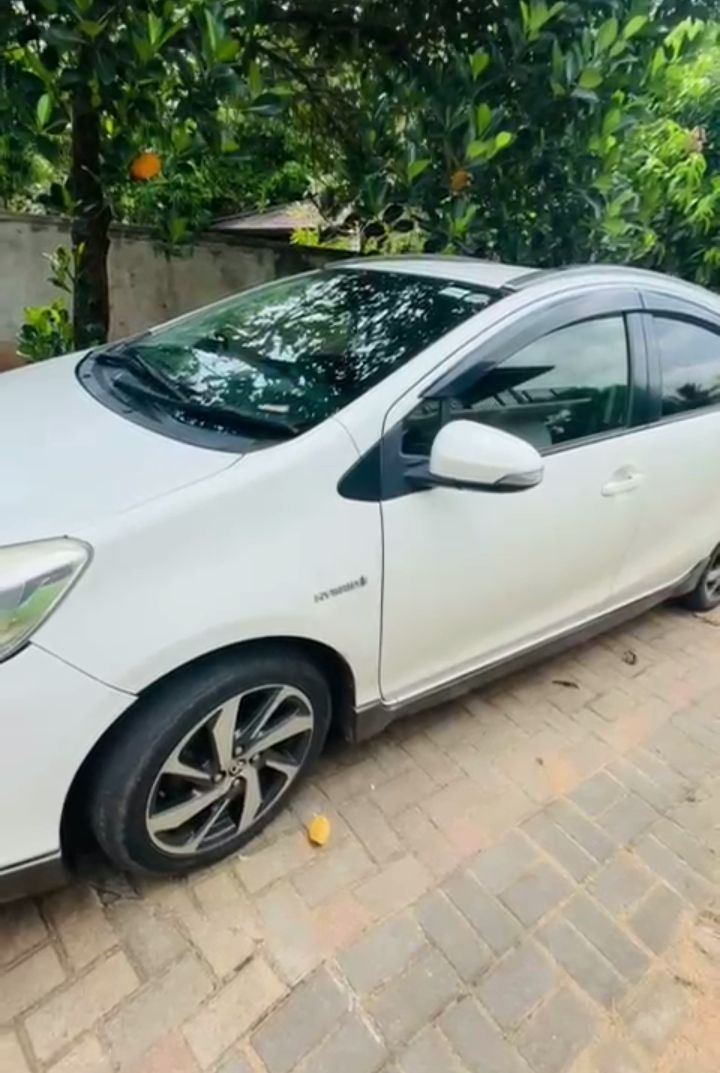 Toyota Aqua 2015 - பயன்படுத்தப்பட்டது கார் sale in Sri Lanka - patpat.lk