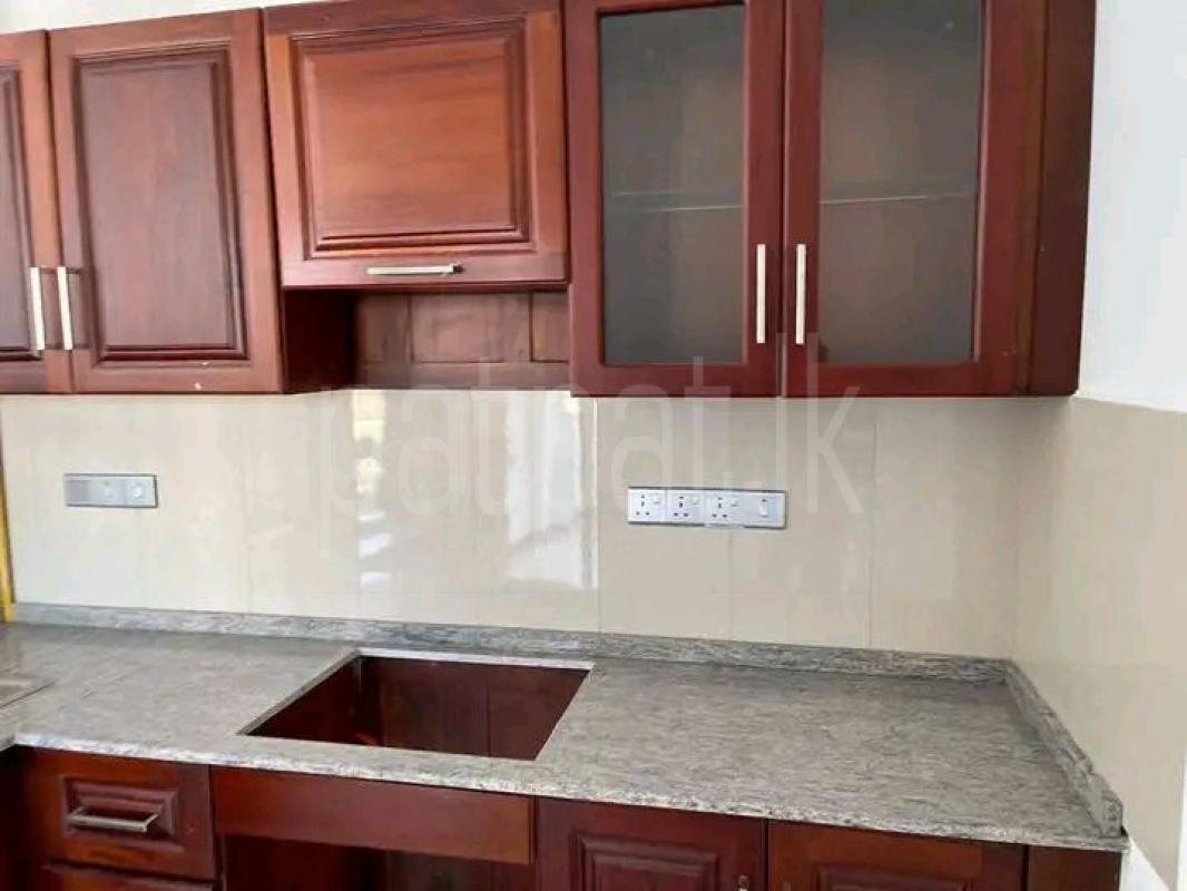 Semi Luxury Apartment for Sale in Wellawatta (Colombo 06)