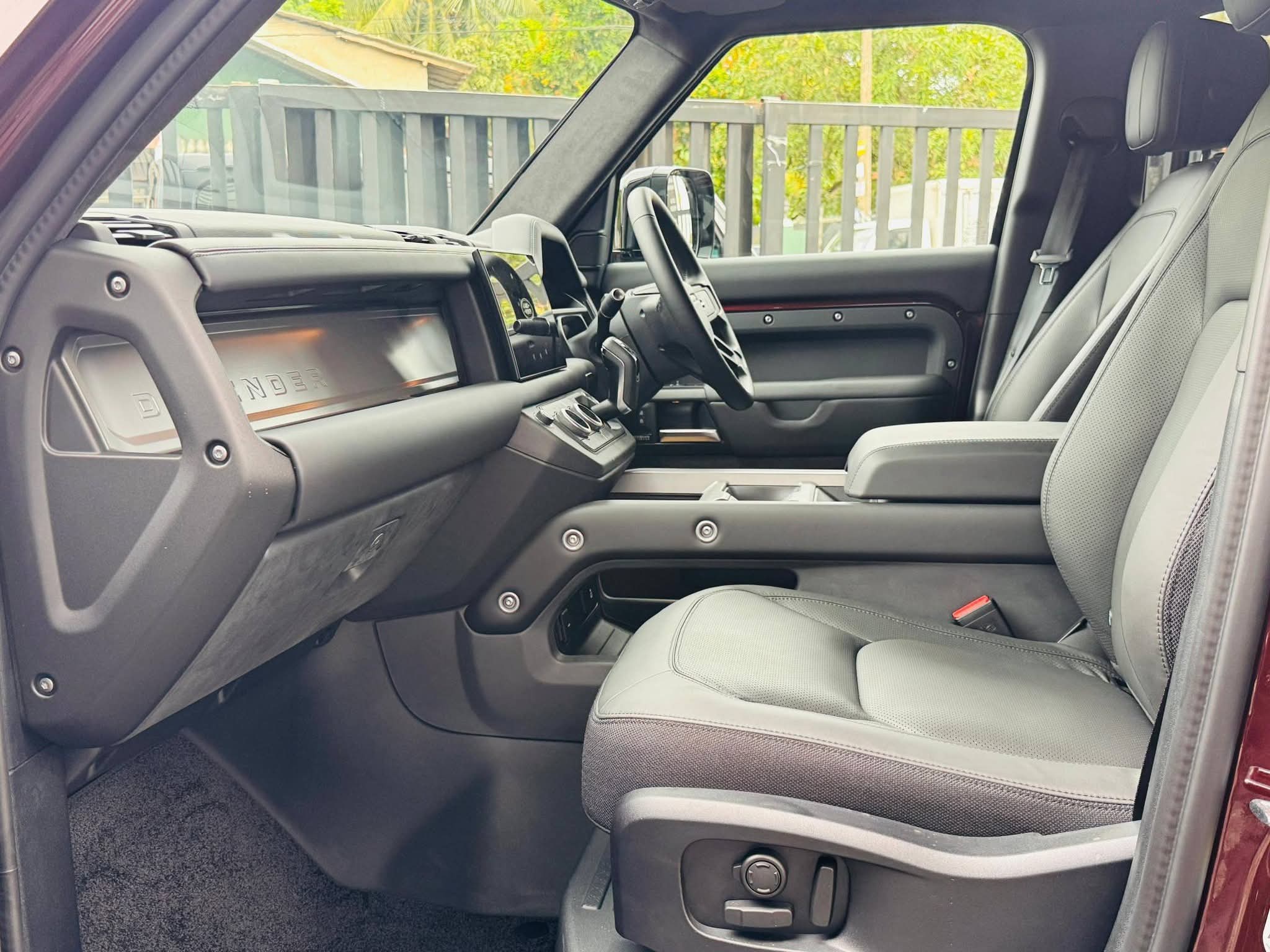 Land Rover Defender 2025 - சான்றளிக்கப்பட்டது SUV sale in Sri Lanka - patpat.lk