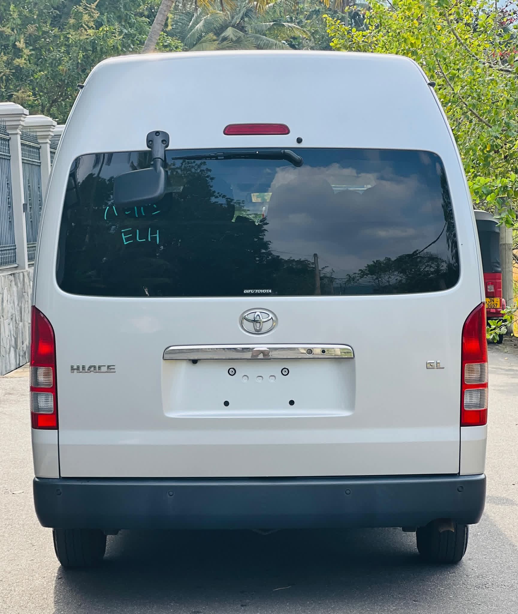 Toyota Hiace 2022 - சான்றளிக்கப்பட்டது வேன் sale in Sri Lanka - patpat.lk