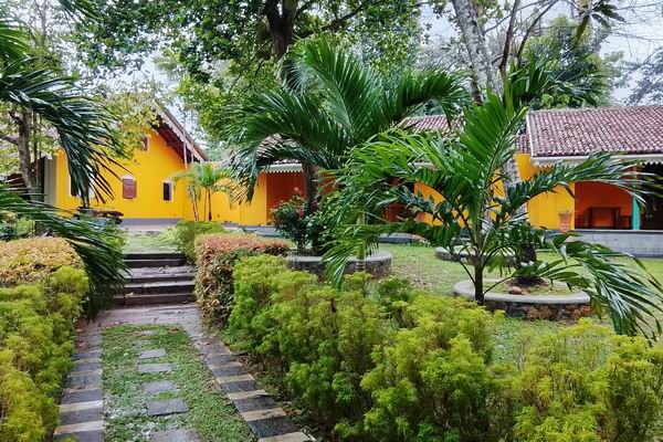 Hotel for Sale in Wadduwa