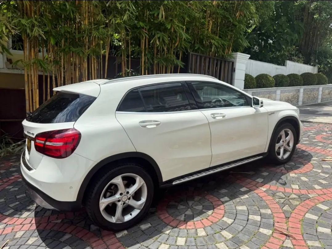 Mercedes Benz C180 2018 - பயன்படுத்தப்பட்டது SUV sale in Sri Lanka - patpat.lk