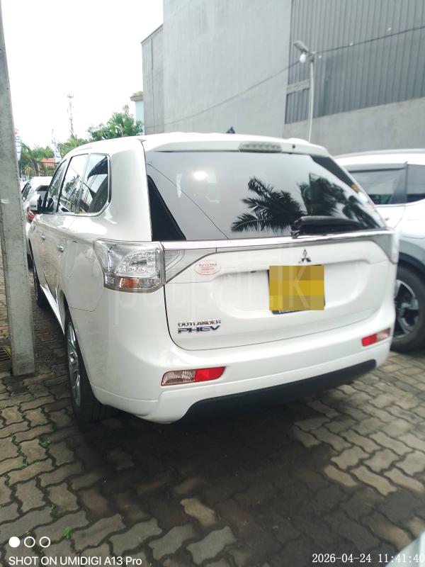 Mitsubishi Outlander 2015 - Used SUV sale in Sri Lanka - patpat.lk