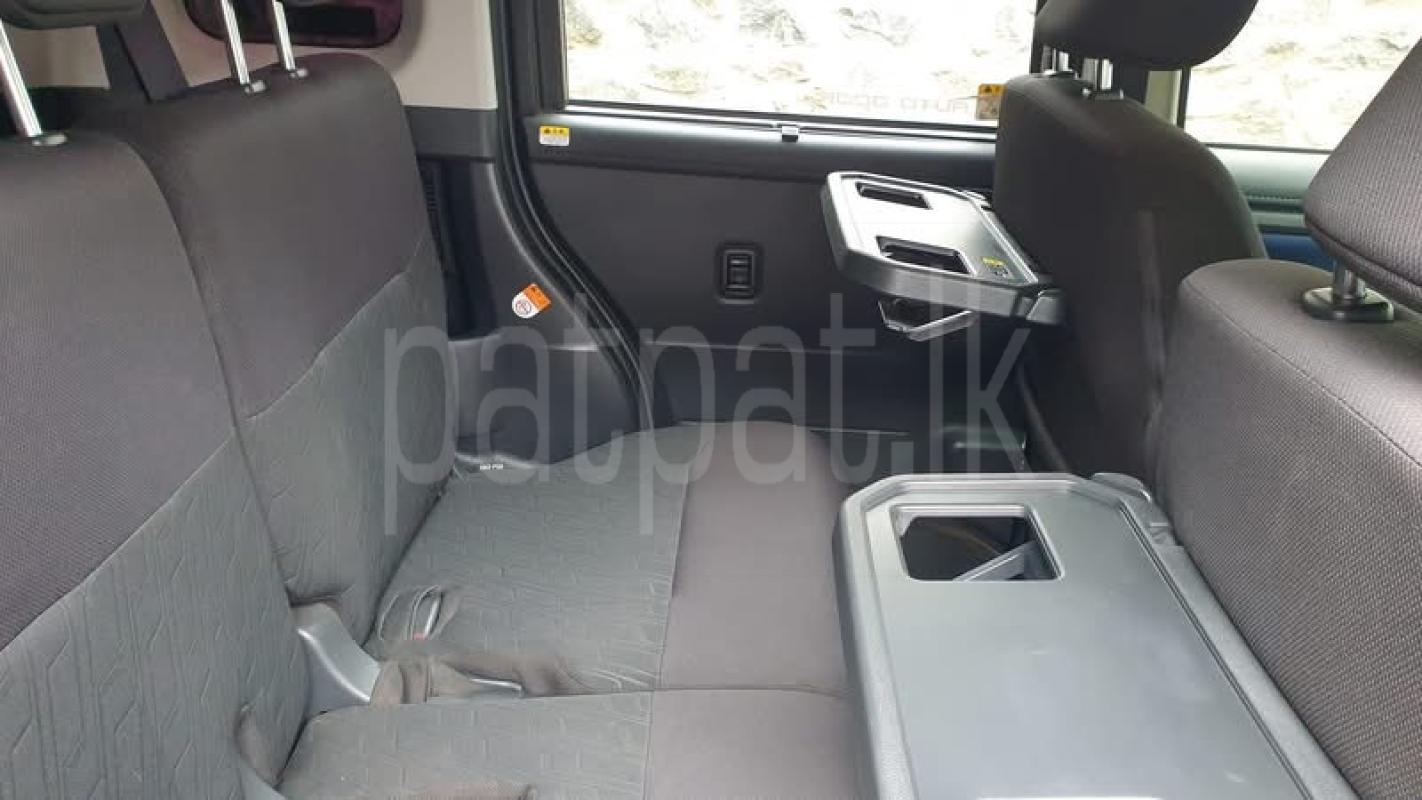 Toyota Roomy 2017 - பயன்படுத்தப்பட்டது வேன் sale in Sri Lanka - patpat.lk