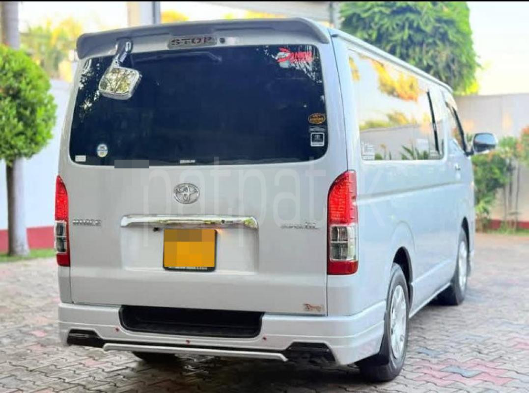 Toyota Hiace 2007 - பயன்படுத்தப்பட்டது வேன் sale in Sri Lanka - patpat.lk