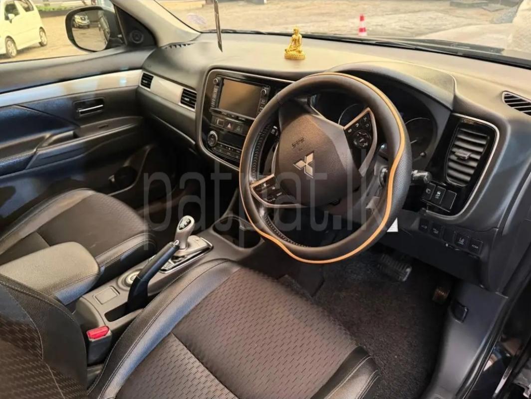 Mitsubishi Outlander 2015 - Used SUV sale in Sri Lanka - patpat.lk