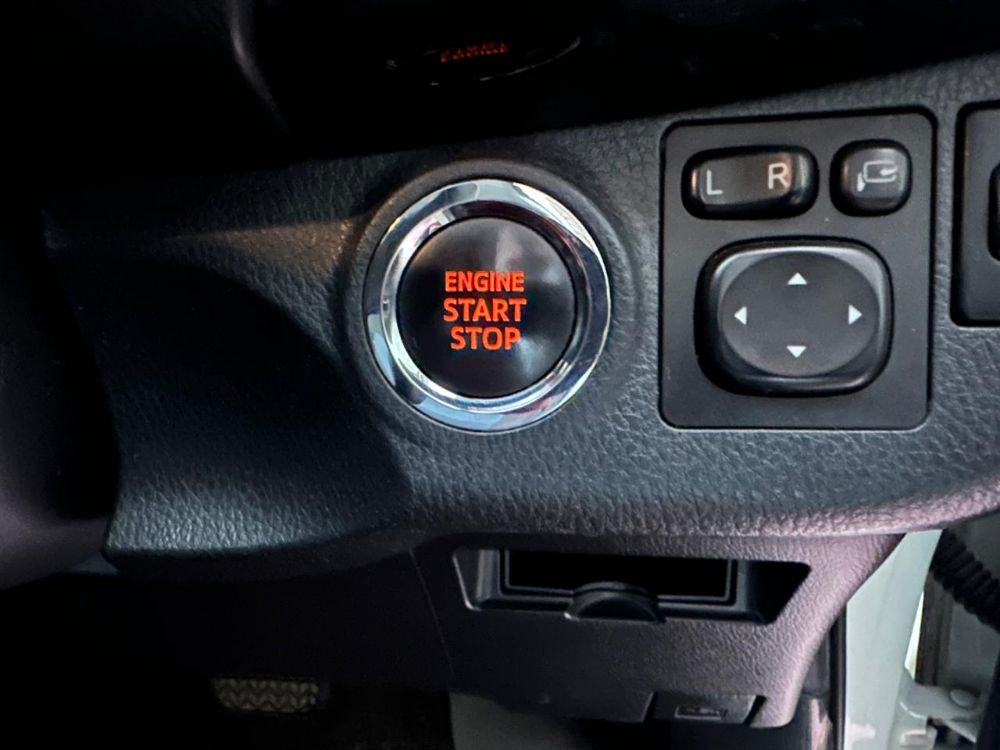 Toyota Vitz 2017 - பயன்படுத்தப்பட்டது கார் sale in Sri Lanka - patpat.lk