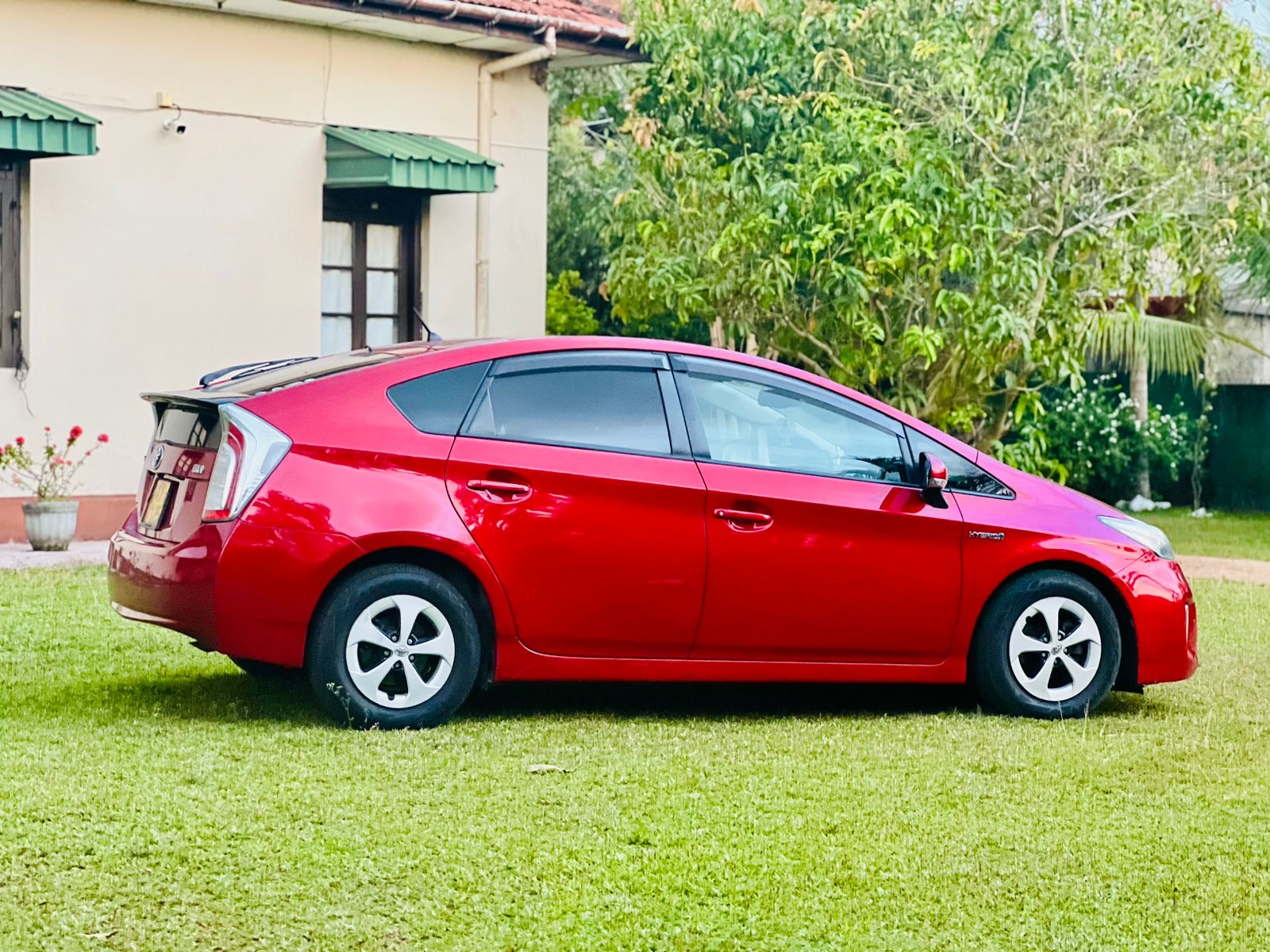 Toyota Prius 2012 - Used Car sale in Sri Lanka - patpat.lk