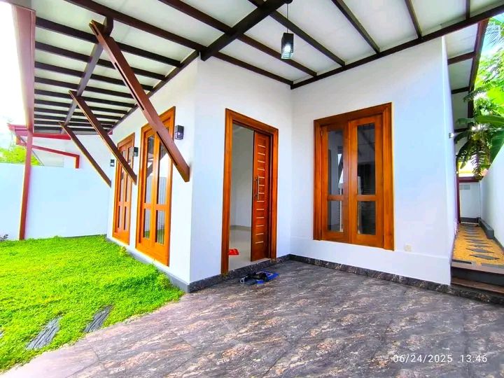 House for Sale in Athurugiriya