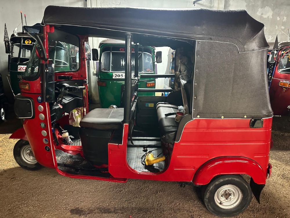 Bajaj 4 stroke 2018 - பயன்படுத்தப்பட்டது முச்சக்கர வண்டி sale in Sri Lanka - patpat.lk
