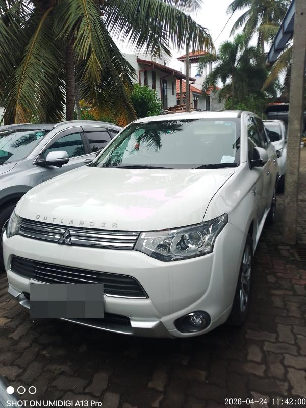 Mitsubishi Outlander 2015 - Used SUV sale in Sri Lanka - patpat.lk