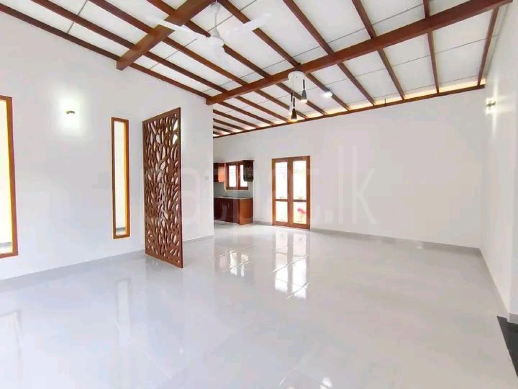 House for Sale in Athurugiriya